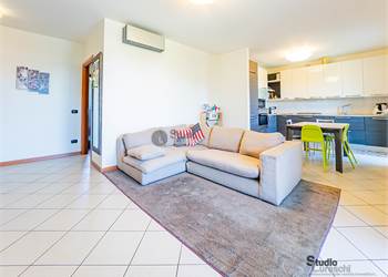 Elegante appartamento con terrazzi e autorimessa doppia in posizione servita